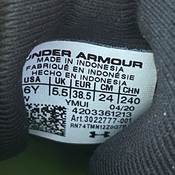 Under Armour Boys’ Size 6Y Baseball Cleats - Picture 4 of 4